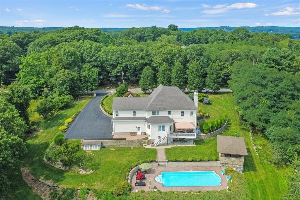 Photo of 385 Scott Rd