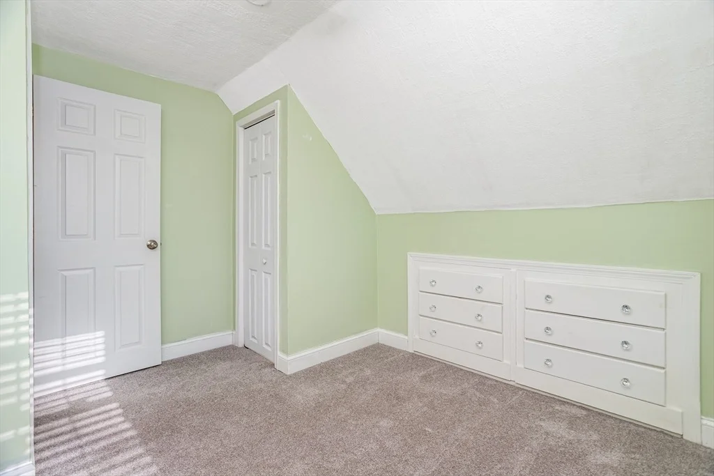 Photo of 23 Tiverton Parkway