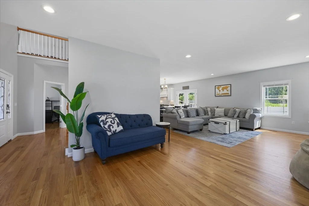 Photo of 51 Elaine Cir