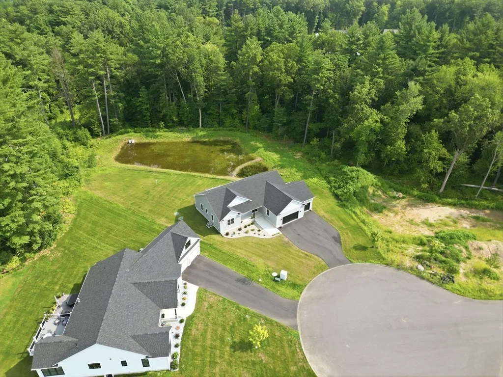 Photo of 17 Silvergrass Ln