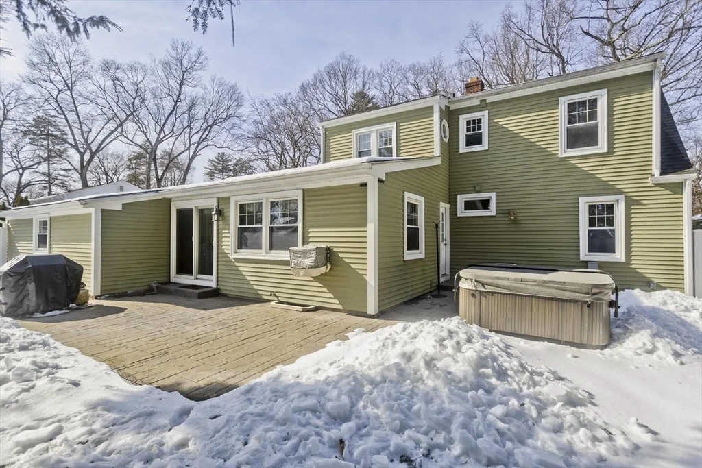 Photo of 85 Edgewater Rd