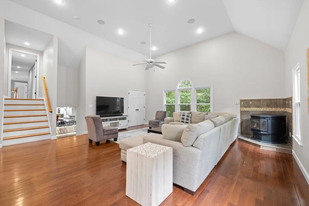 Photo of 10 Fieldstone Way