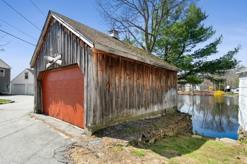 Photo of 6 Cedar Pond Dr