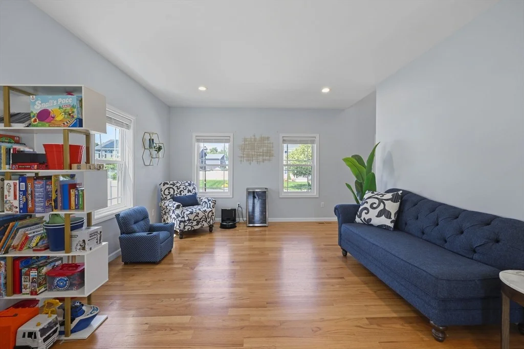 Photo of 51 Elaine Cir