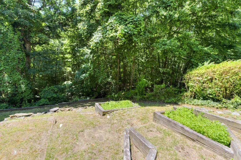 Photo of 39 Ledgecrest Dr