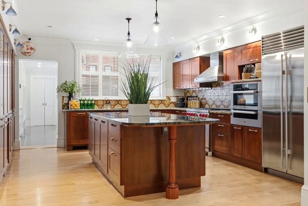 Photo of 321 Beacon Street