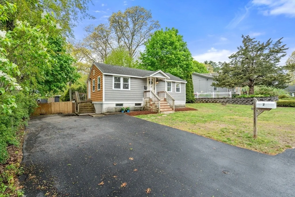 Photo of 7 Indian Neck Rd