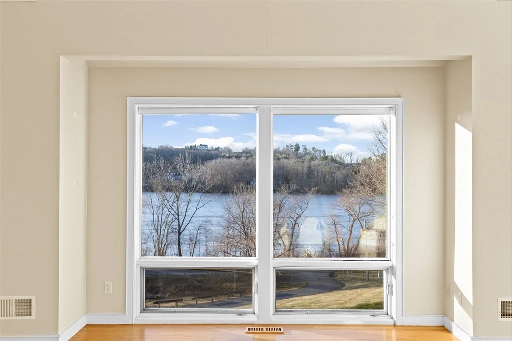 Photo of 56 River Rd