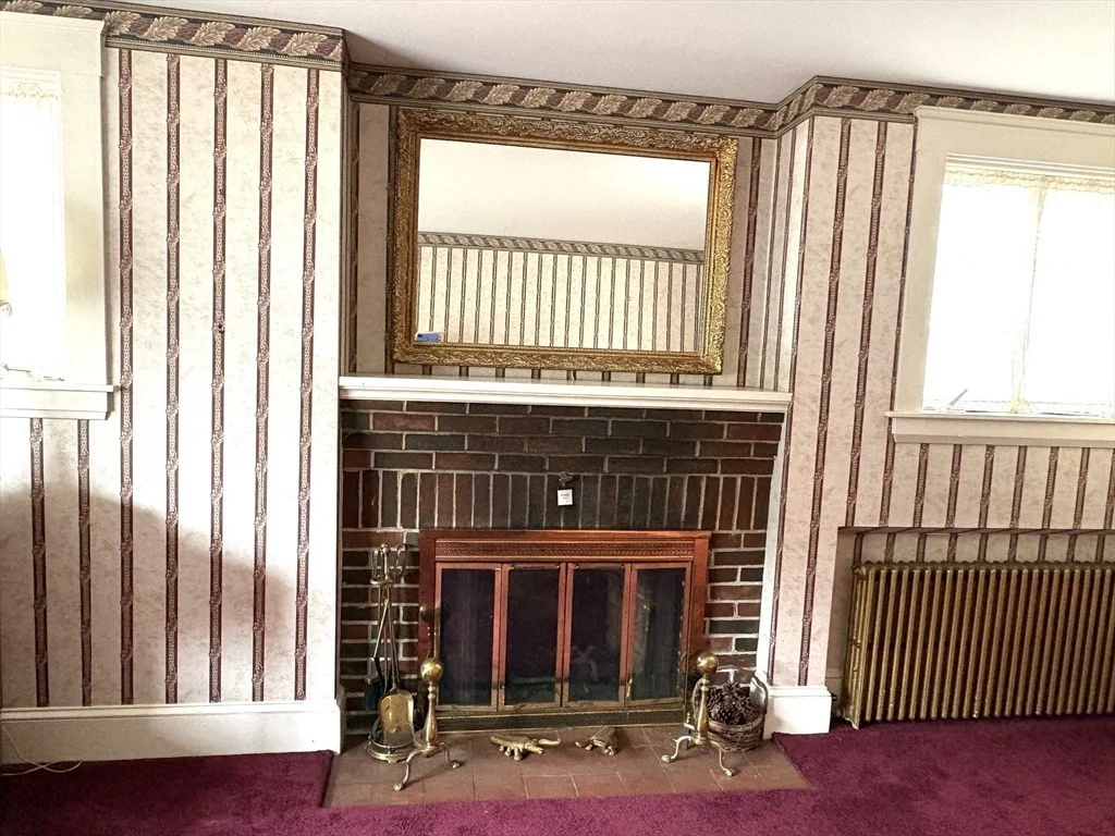 Photo of 587 Common St
