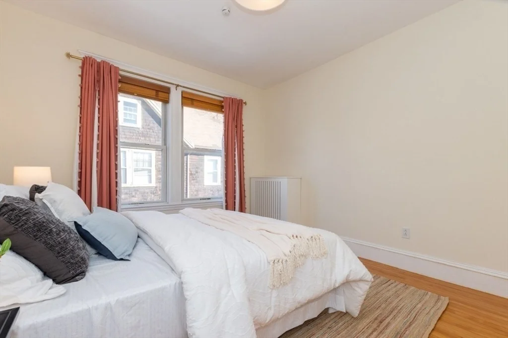Photo of Unit 2 at 62 Everett St