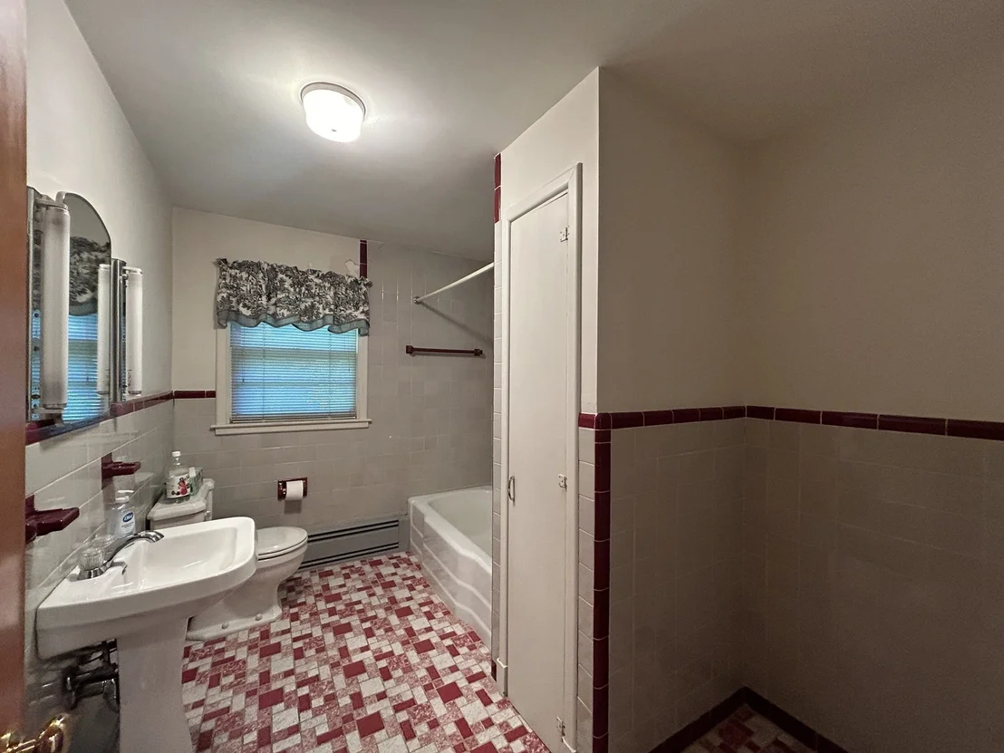 Photo of 4 Eagle Ln