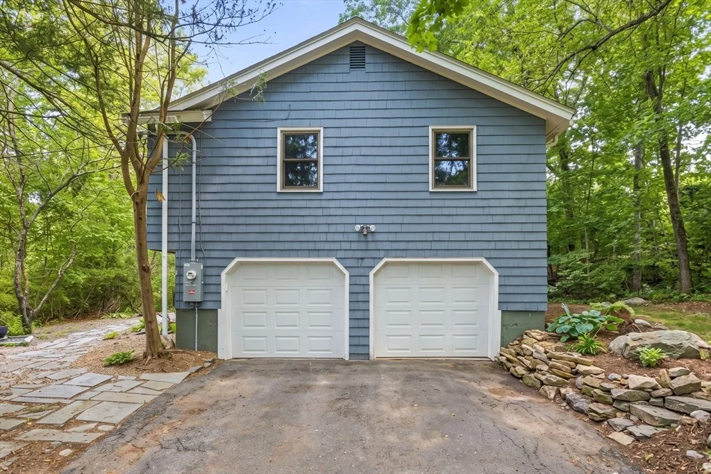 Photo of 7 Hillcrest Dr