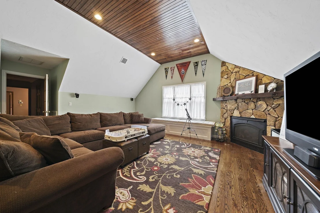 Photo of 49 Lantern Ln