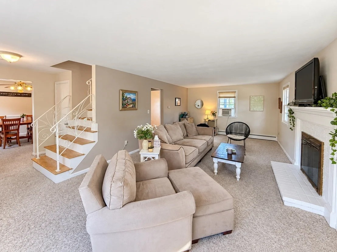 Photo of 15 Puritan Rd