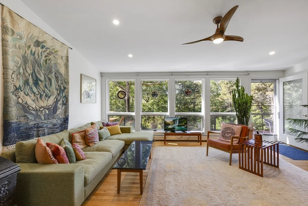 Photo of 225 Coles Neck Rd