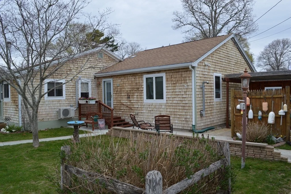 Photo of 17 Bungalow Ln