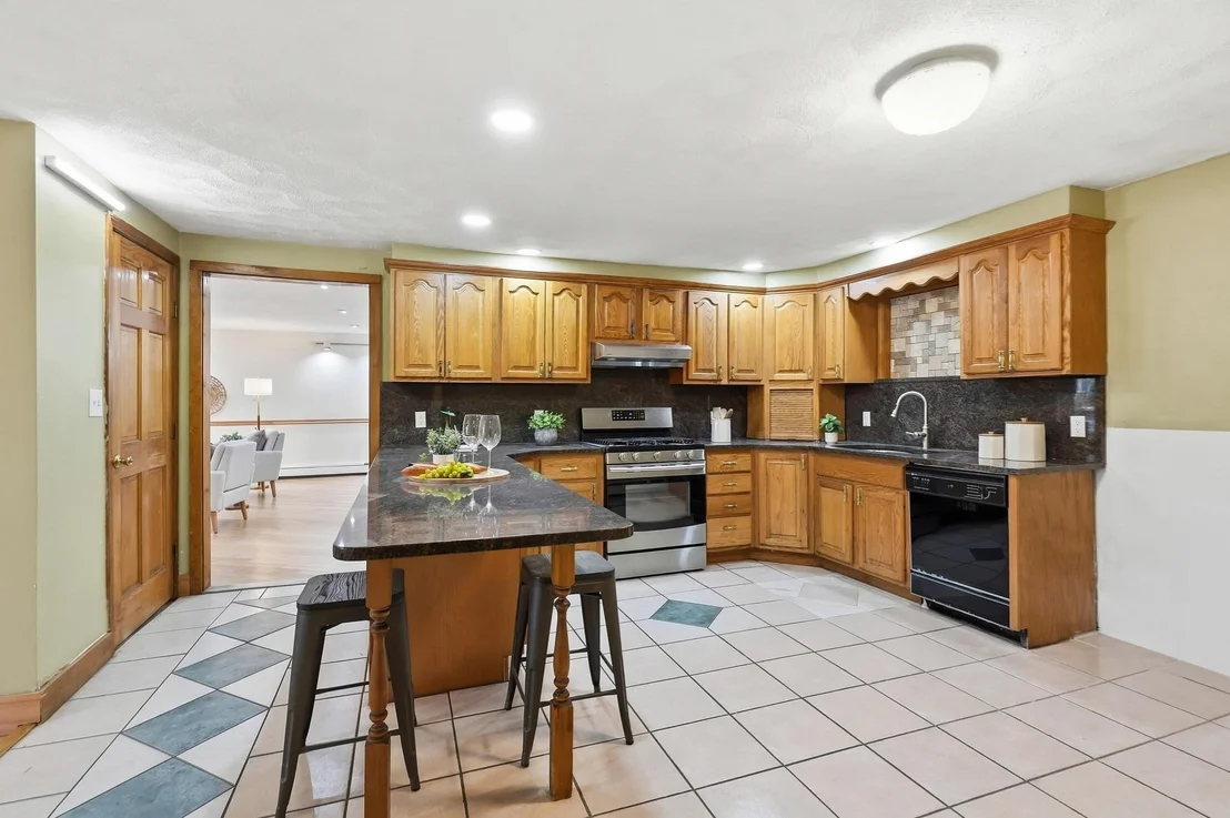 Photo of 17 Pathwood Ave