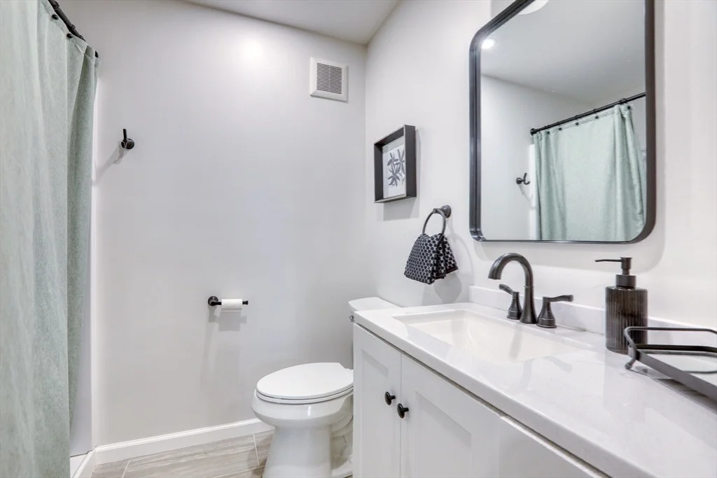 Photo of 44 Gedney Dr