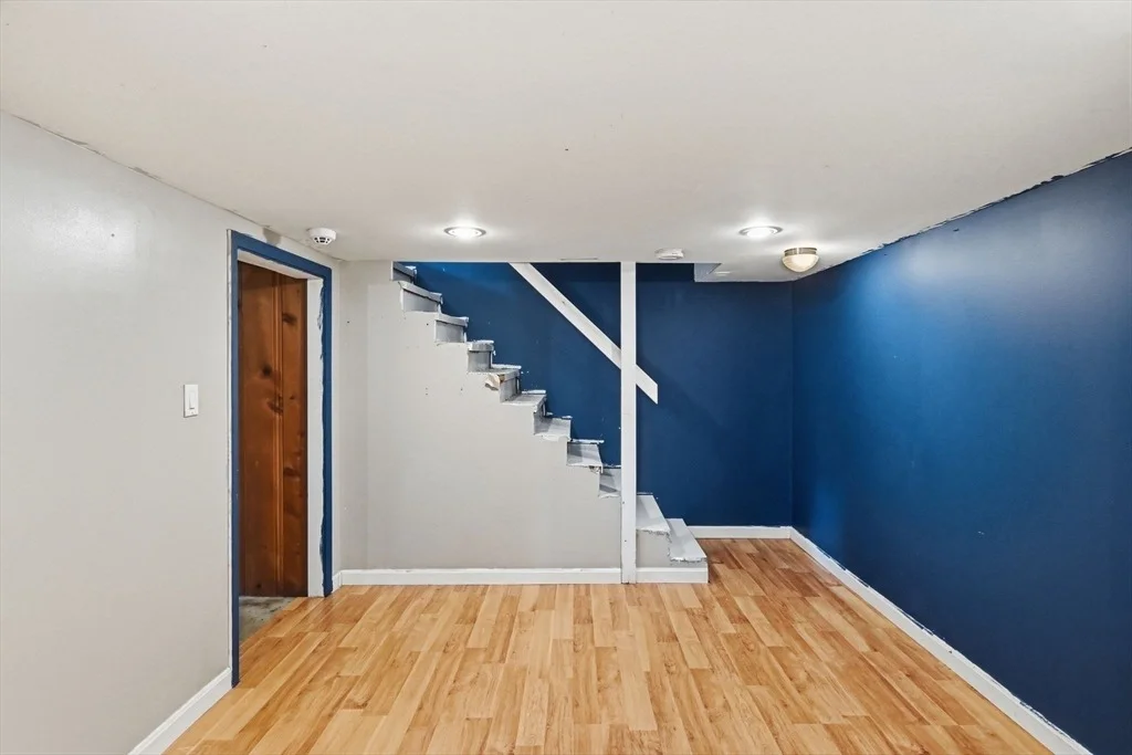 Photo of 881 Roosevelt Ave