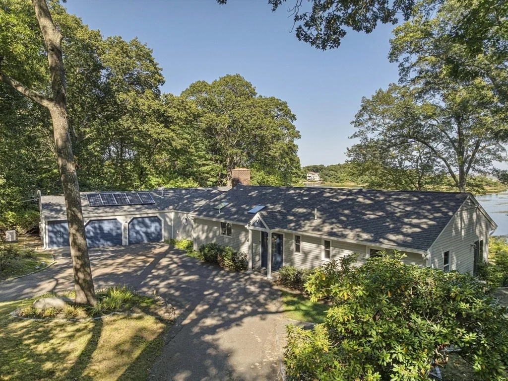 Photo of 110 Damon's Point Road