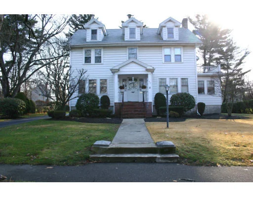 Photo of 90 Meredith Cir
