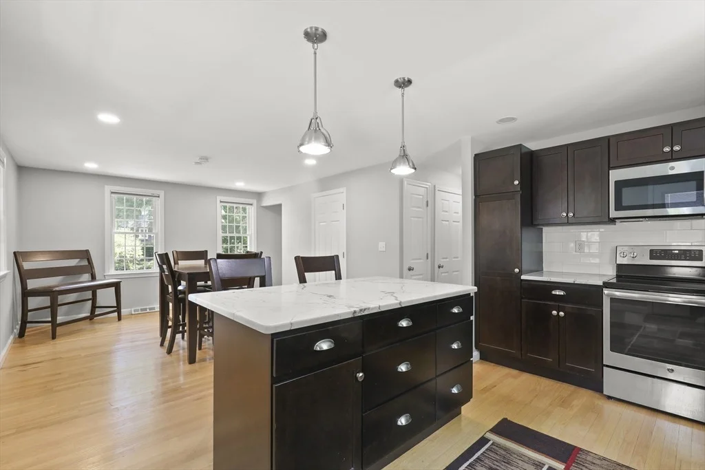 Photo of 4 Thom Ave
