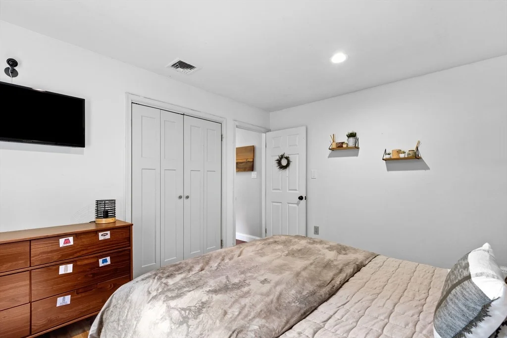 Photo of 24 Moon Compass Ln