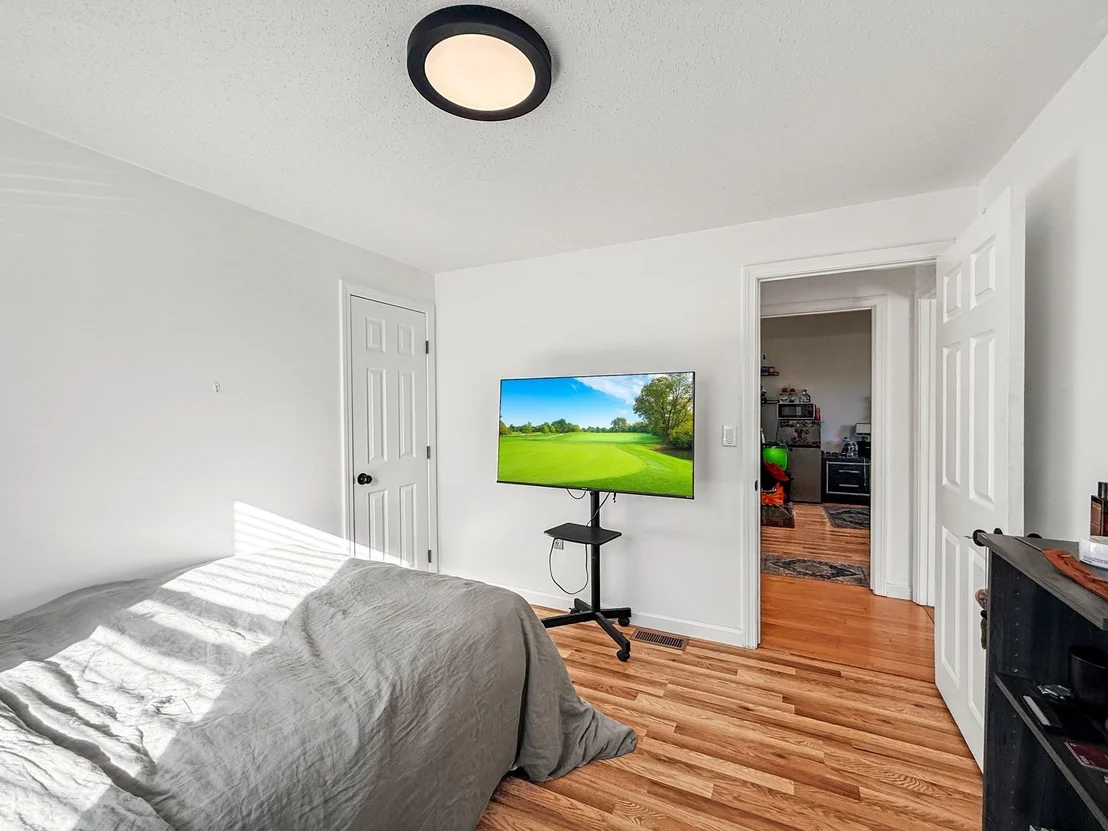 Photo of 23 Iona Ave