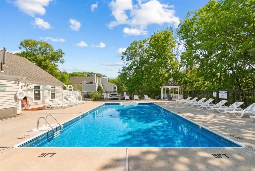 Photo of Unit E at 400 Brookside Dr