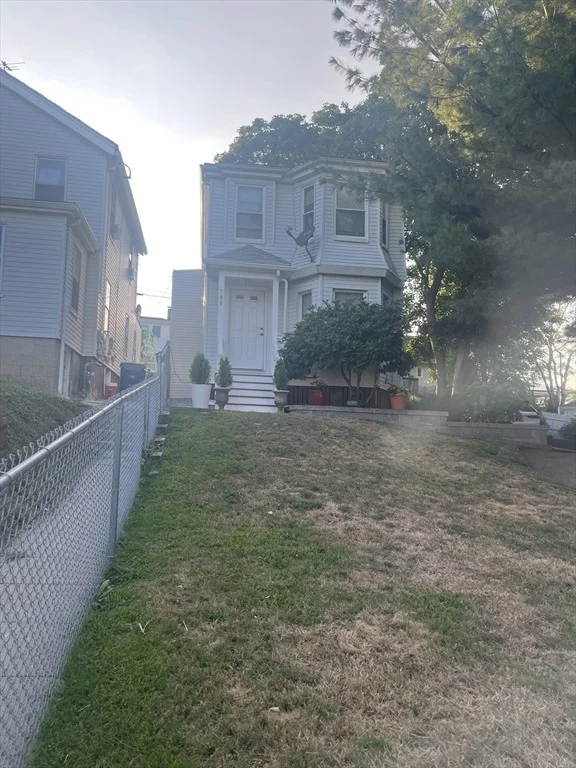 Photo of 700 Broadway