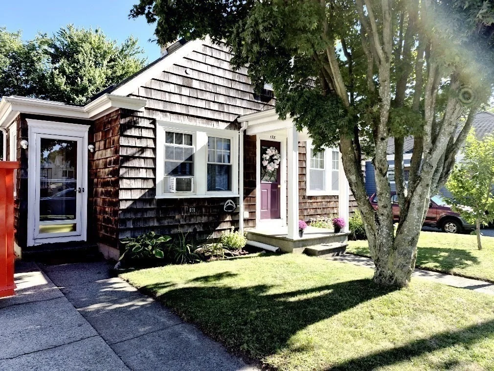 Photo of 178 California St