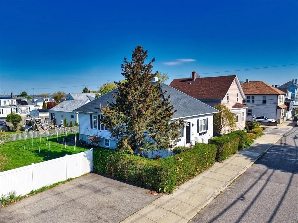 Photo of 627 King St