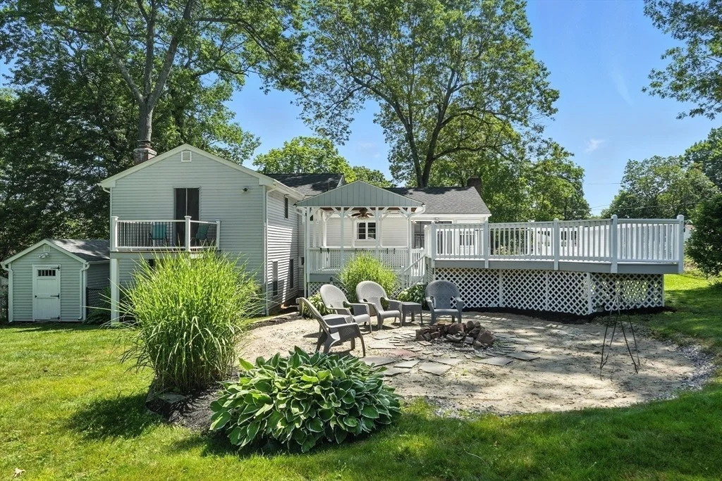 Photo of 15 Oak Bluff Cir