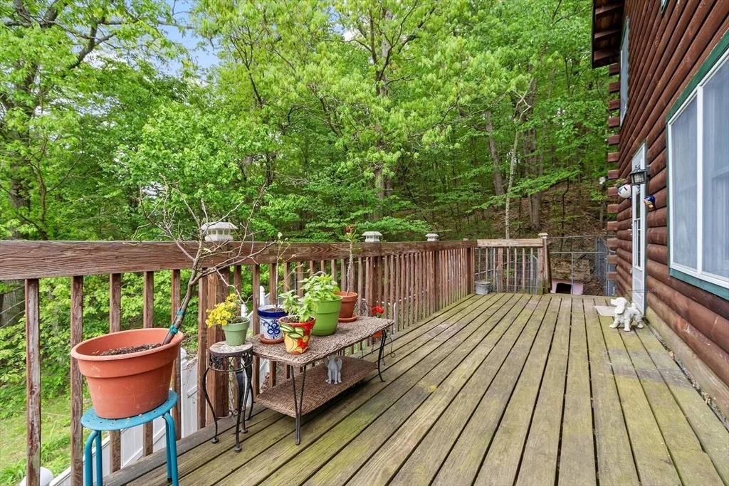 Photo of 90 Appleton Cir