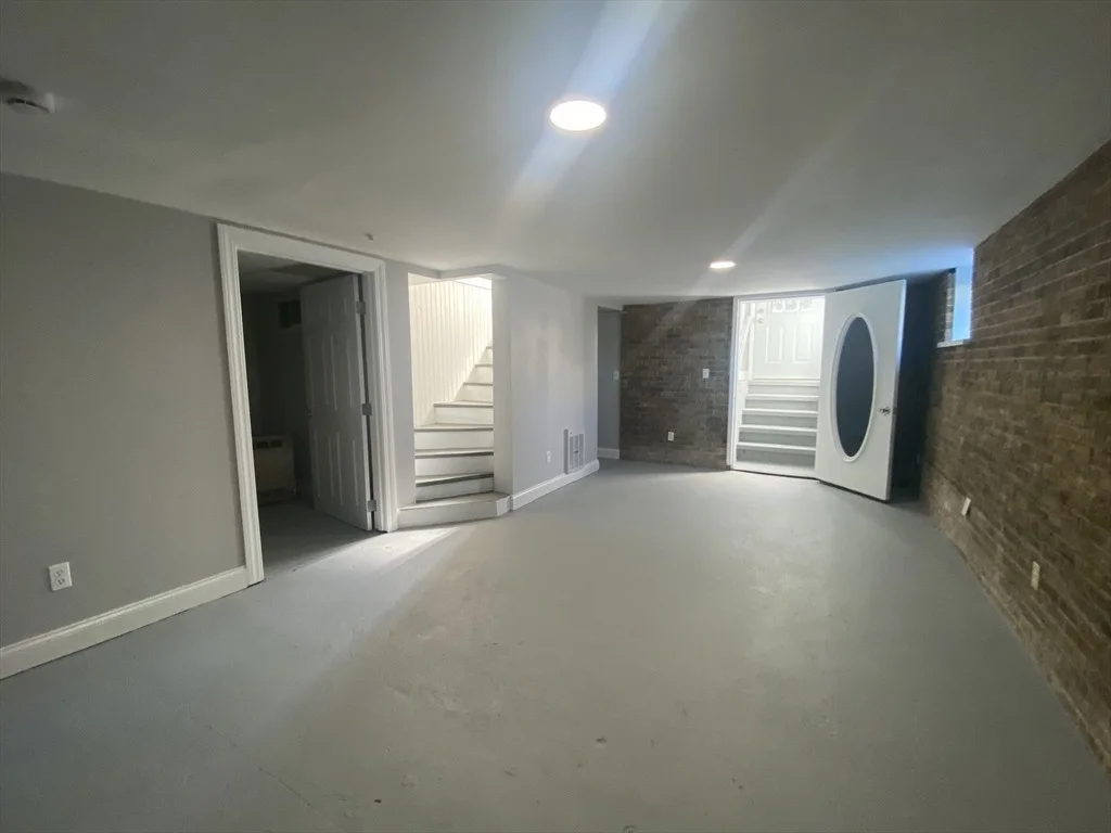 Photo of 986 N Eastern Ave