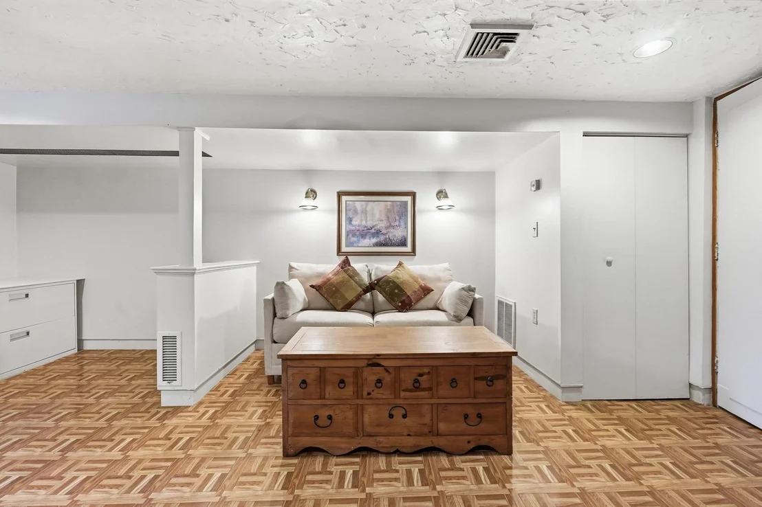 Photo of 4 Orchard Dr