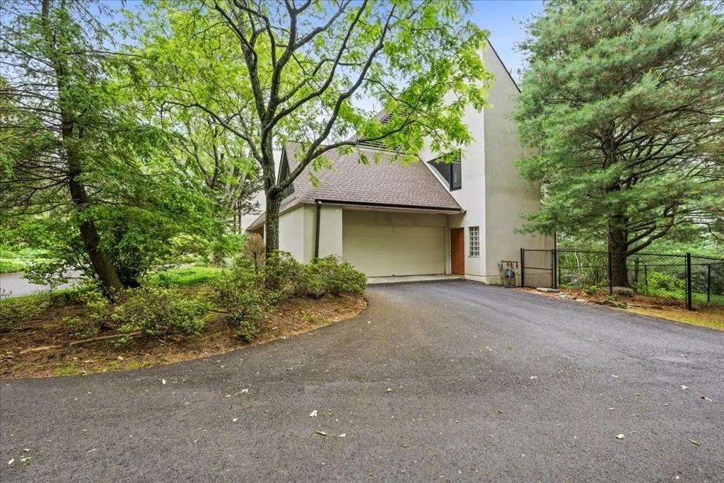 Photo of 45 Hickory Dr