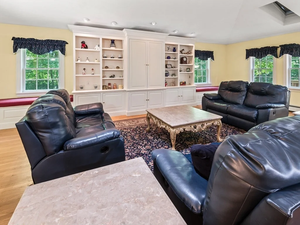 Photo of 14 Running Brook Cir