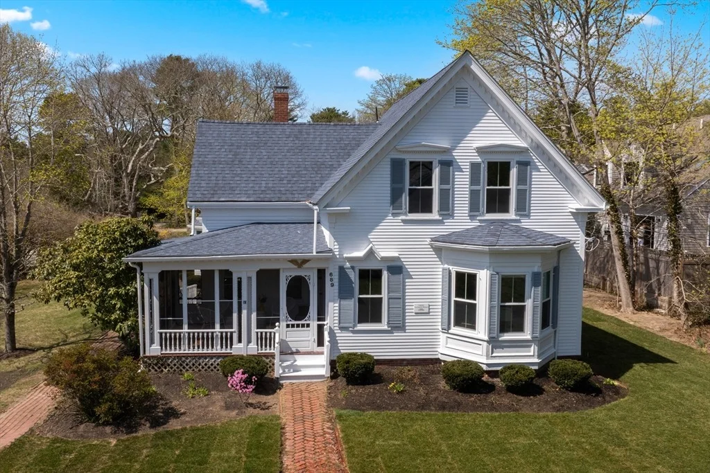 Photo of 689 Main Street