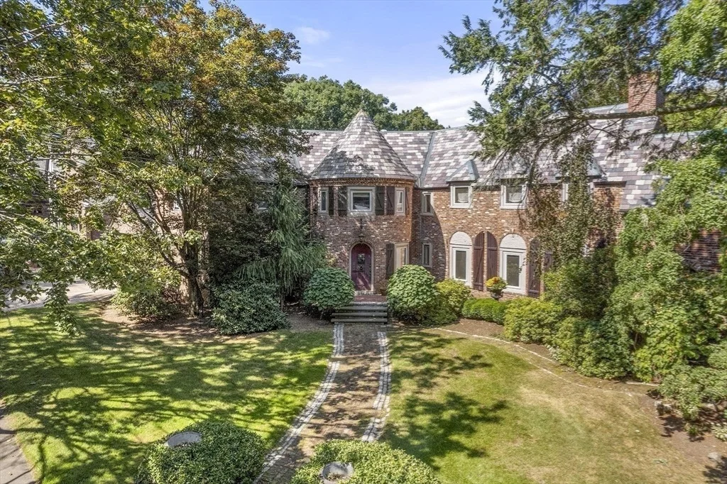 Photo of 205 Waban Ave