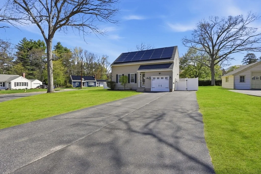 Photo of 33 Winding Ln