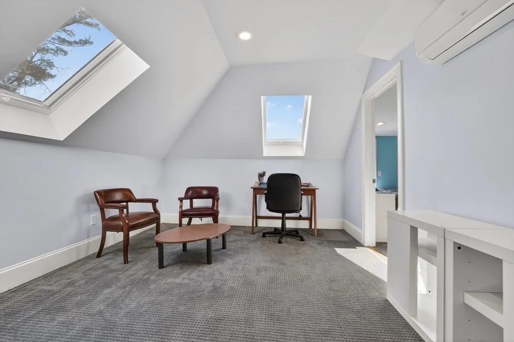 Photo of 176 Melrose Avenue