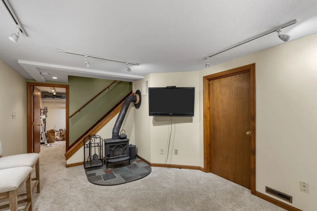 Photo of 195 Knotty Pine Ln