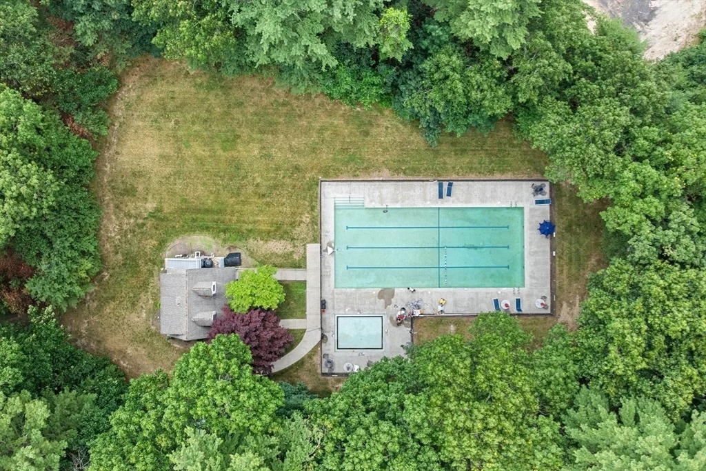 Photo of 12 Tarbox Ln