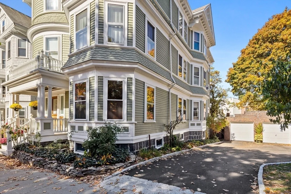 Photo of Unit B at 255 Walnut St