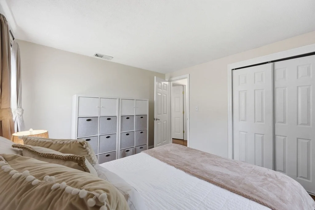 Photo of 303 College St