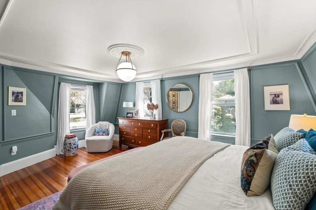Photo of 979 Summer Street