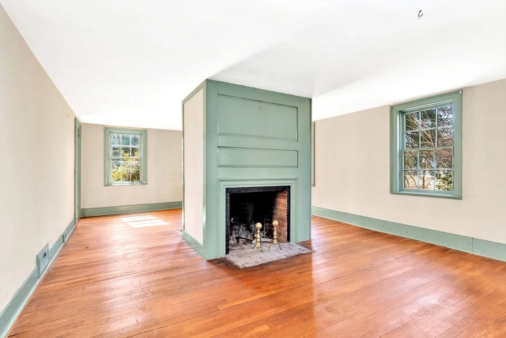 Photo of 153 Main St