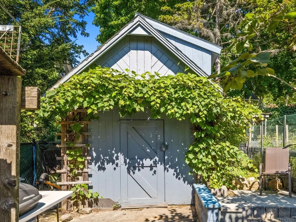 Photo of 595 Summer St