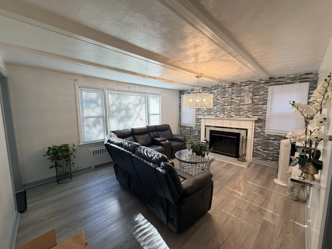 Photo of 169 Roosevelt Ave